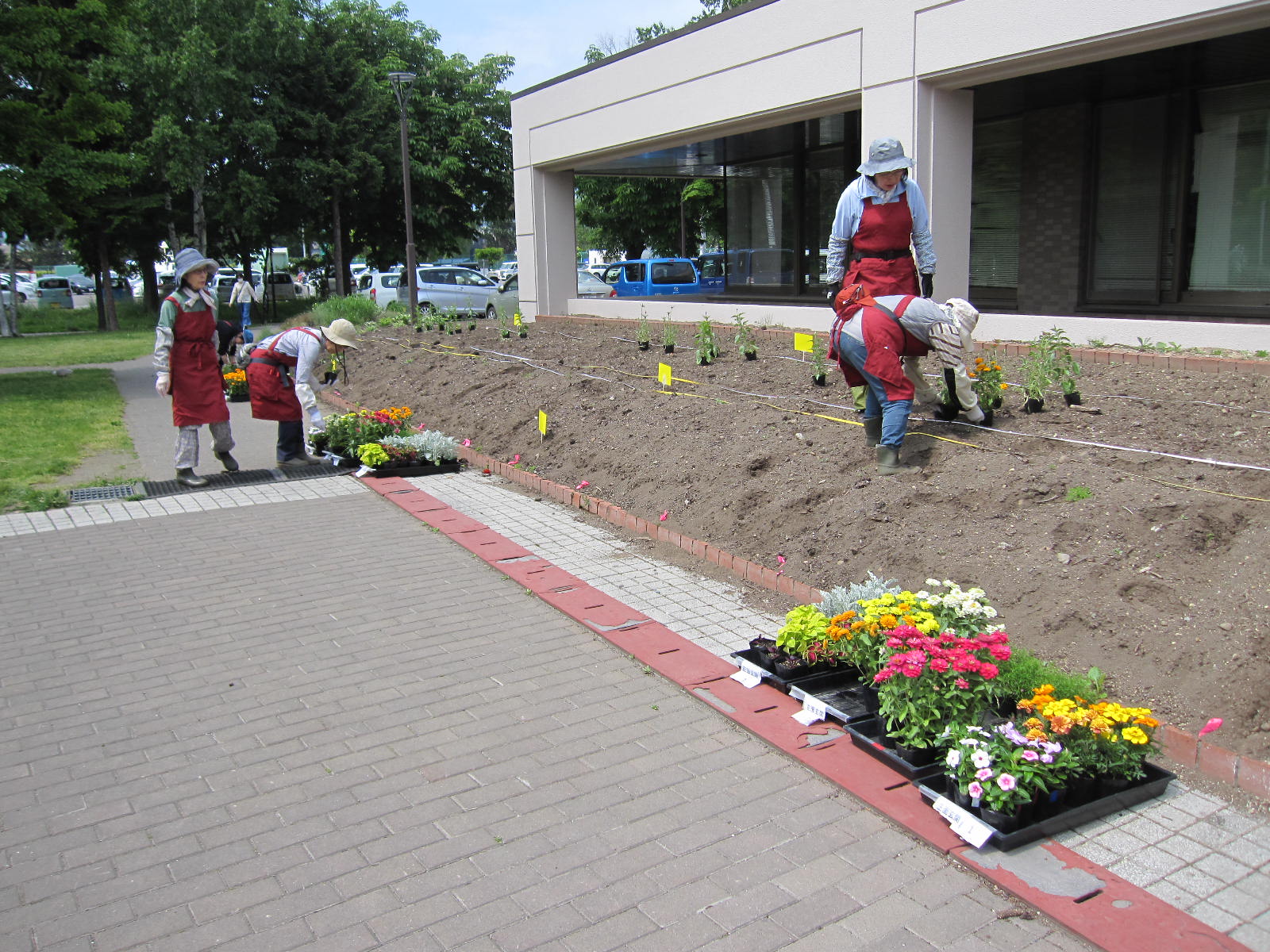 ツインキャップ正面玄関横