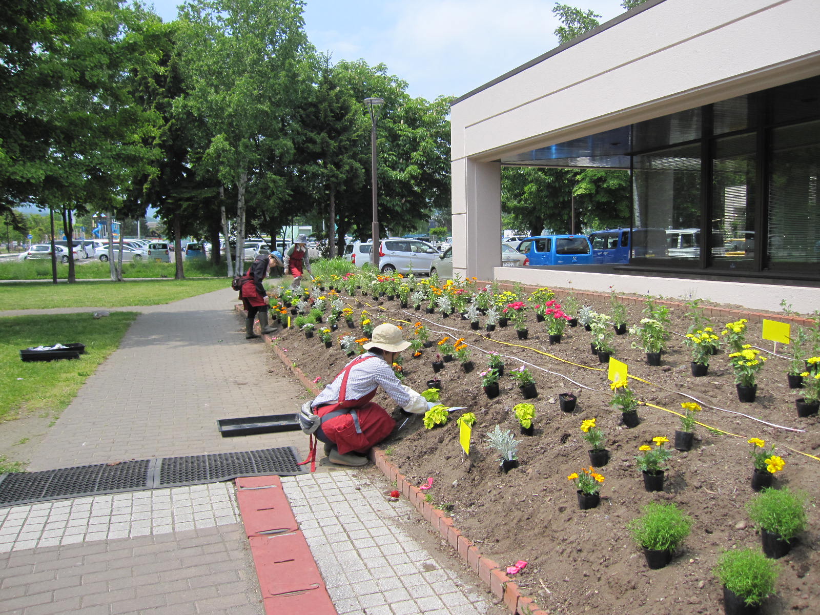 ツインキャップ正面玄関横