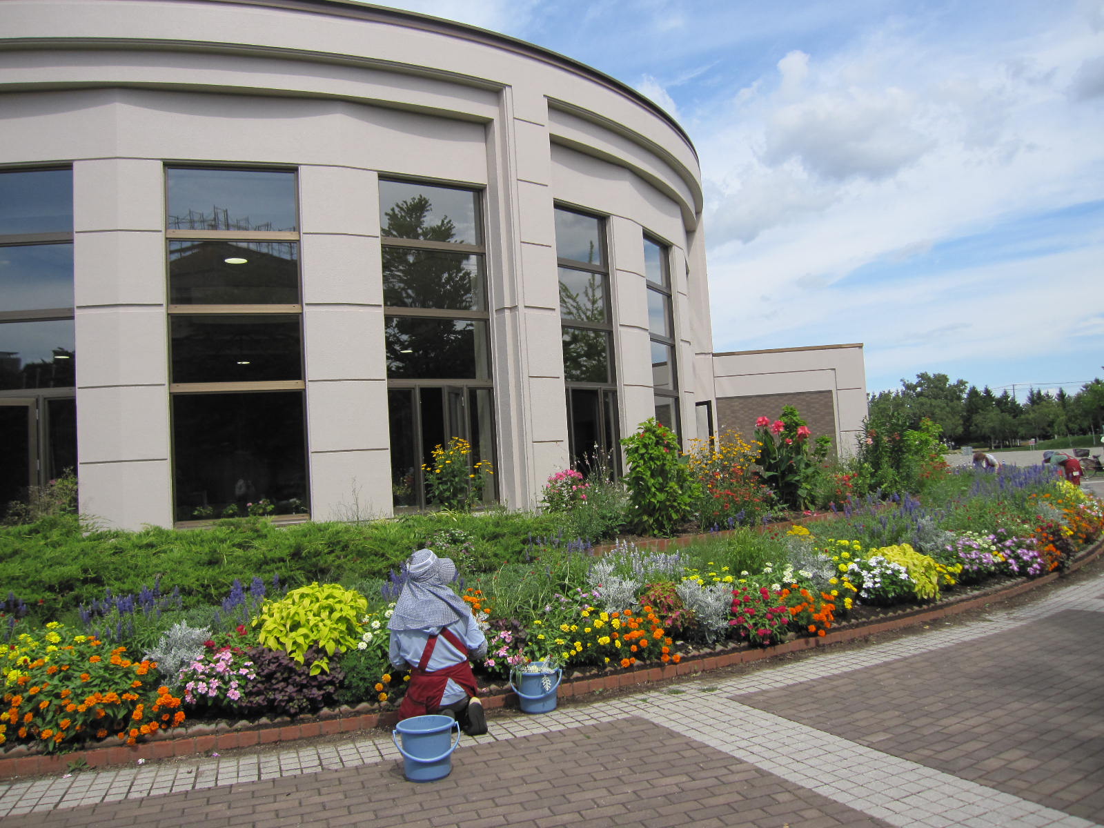ツインキャップまわりの花壇