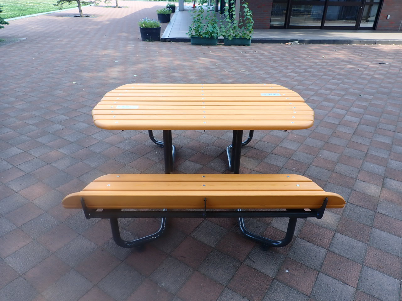 ピクニックテーブル