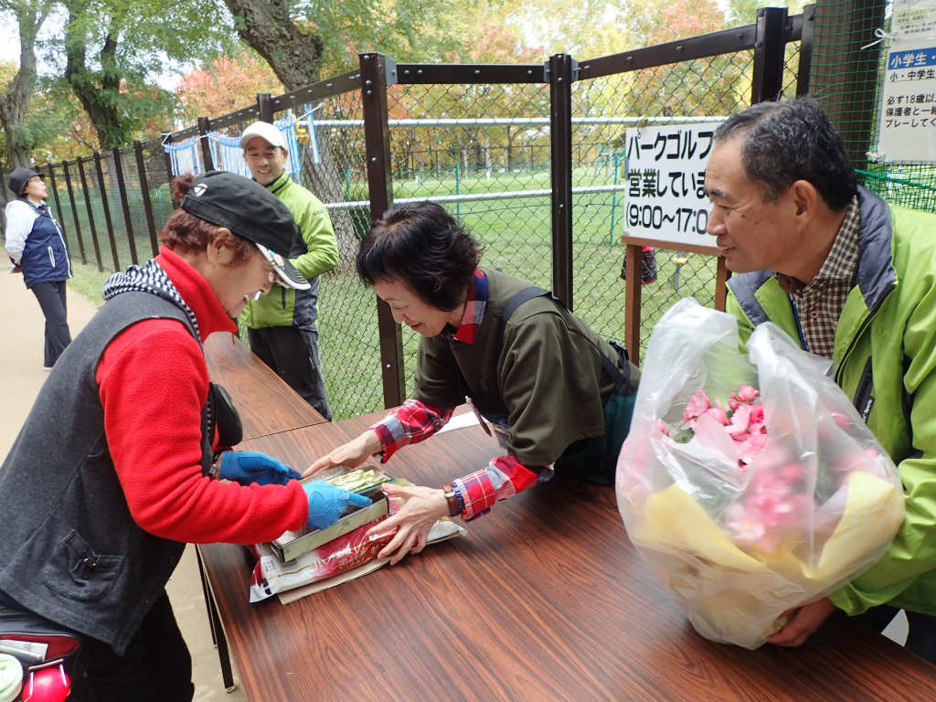 パークゴルフ大会つきさっぷ杯 賞品贈呈