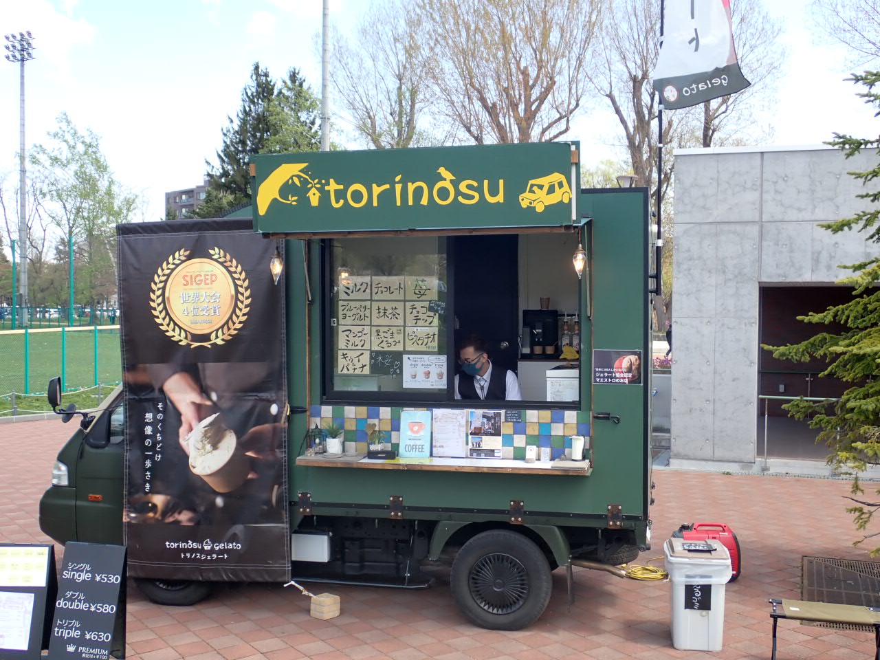ジェラテリアトリノスの移動販売車