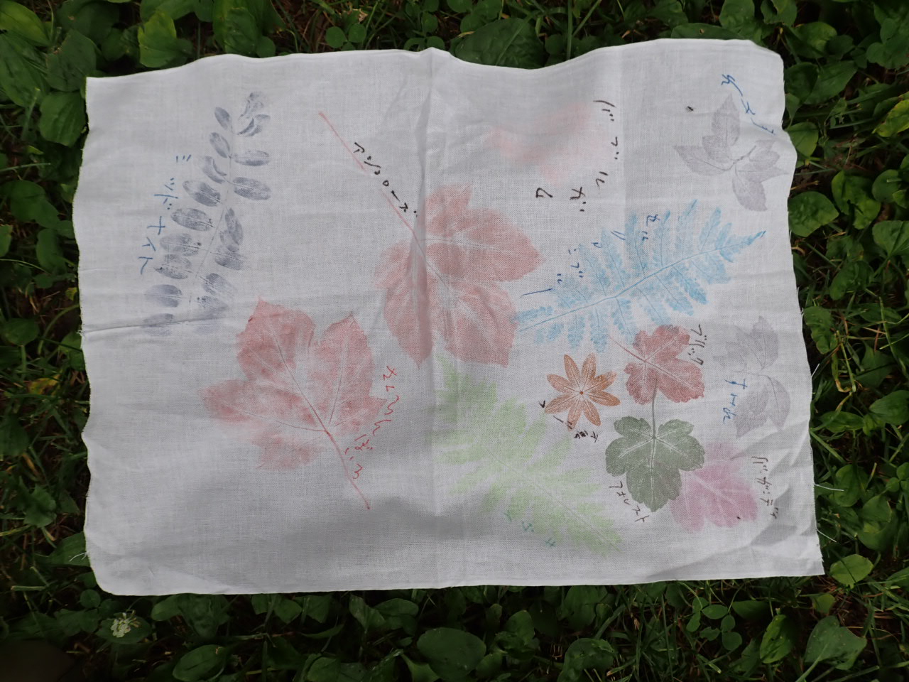 葉っぱのスタンプ（アート風）