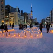 「まちの灯りで750個のキャンドルに灯りがともりました」の写真